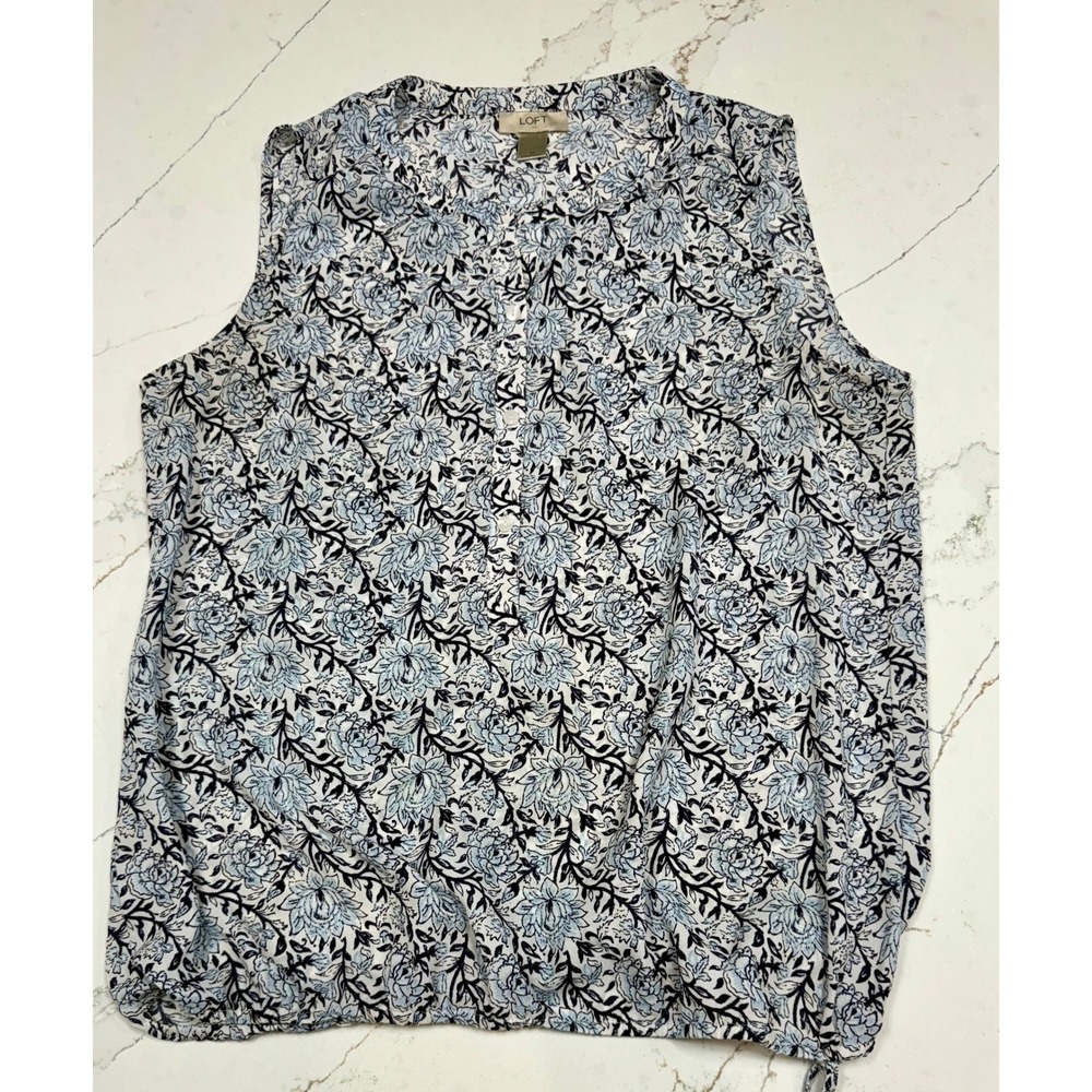 Ann Taylor LOFT V-Neck 3/4 Button Sleeveless Floral Top- Size Medium